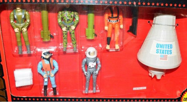 Original Action Team (Exclusive Commemorative Edition!) - Hasbro (G.I. Joe: A Real American Hero: 30th Anniversary) action figure collectible [Barcode 038976068571] - Main Image 2