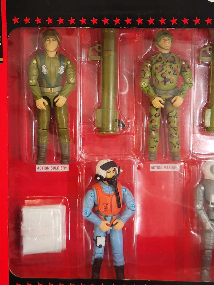 Original Action Team (Exclusive Commemorative Edition!) - Hasbro (G.I. Joe: A Real American Hero: 30th Anniversary) action figure collectible [Barcode 038976068571] - Main Image 3