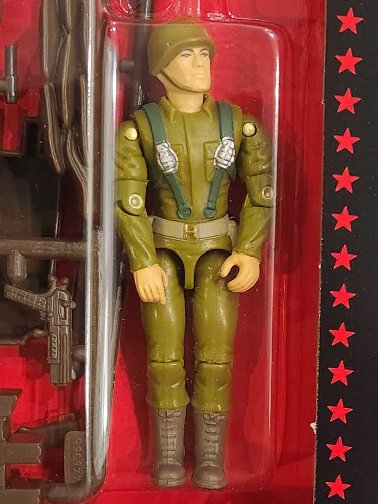 Action Soldier [v1] - Hasbro Toy (G.I. Joe: A Real American Hero: 30th Anniversary) action figure collectible [Barcode 038976810453] - Main Image 4