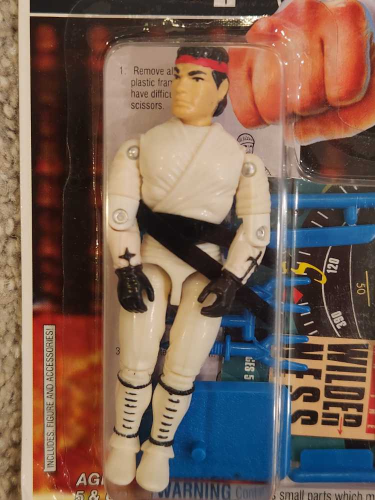 Ryu [v1] - Capcom/Hasbro (G.I. Joe: A Real American Hero: Street Fighter II) action figure collectible [Barcode 038976810866] - Main Image 3