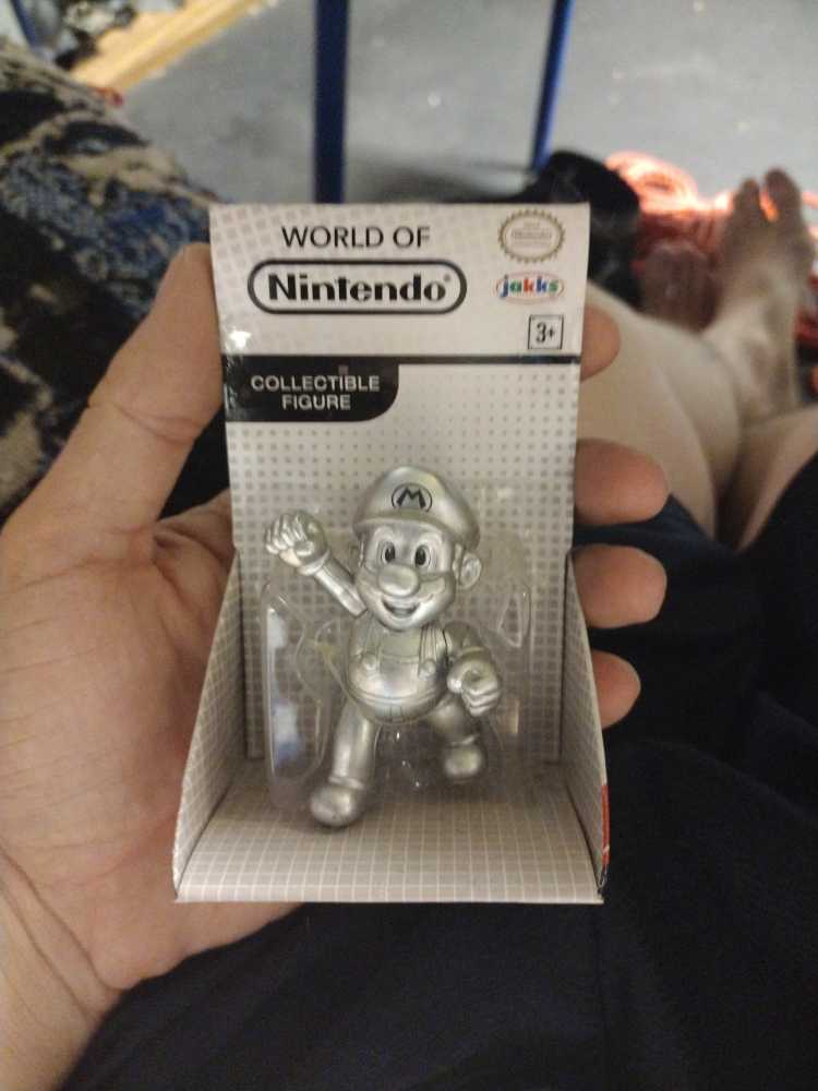World of Nintendo Silver Mario - Jakks Pacific (World Of Nintendo) action figure collectible [Barcode 039897090788] - Main Image 3