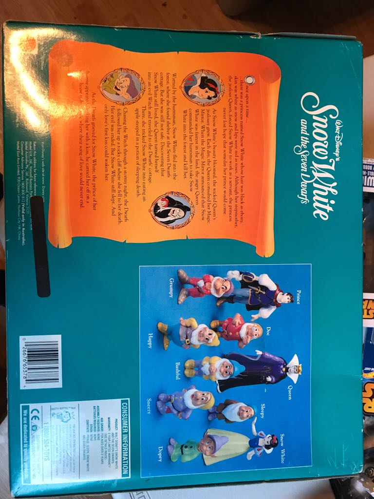 Disneys Snow White And The Seven Dwarfs  - Mattel action figure collectible [Barcode 026676653784] - Main Image 2