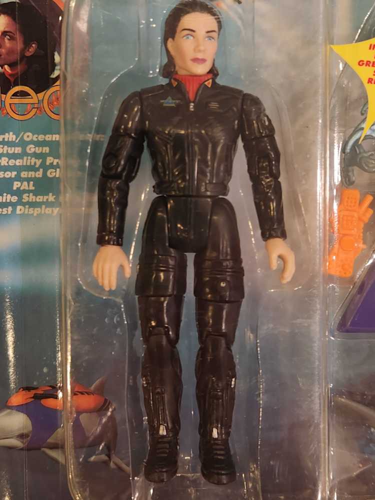 Lt Commander Catherine Hitchcock - Playmates (SeaQuest DSV) action figure collectible [Barcode 043377015048] - Main Image 3