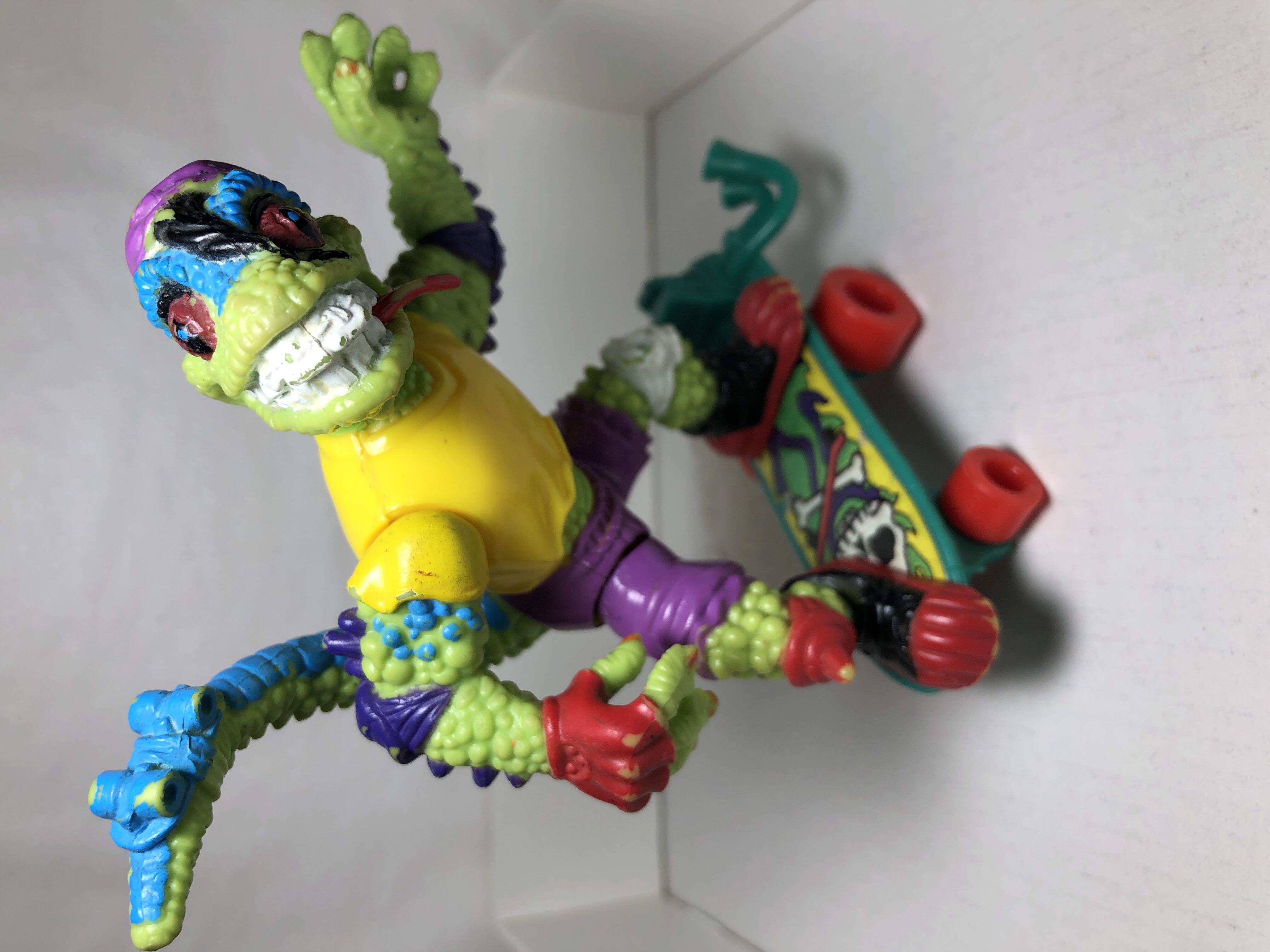 Mondo Gecko - Playmates Toys (TMNT) action figure collectible [Barcode 043377051060] - Main Image 3