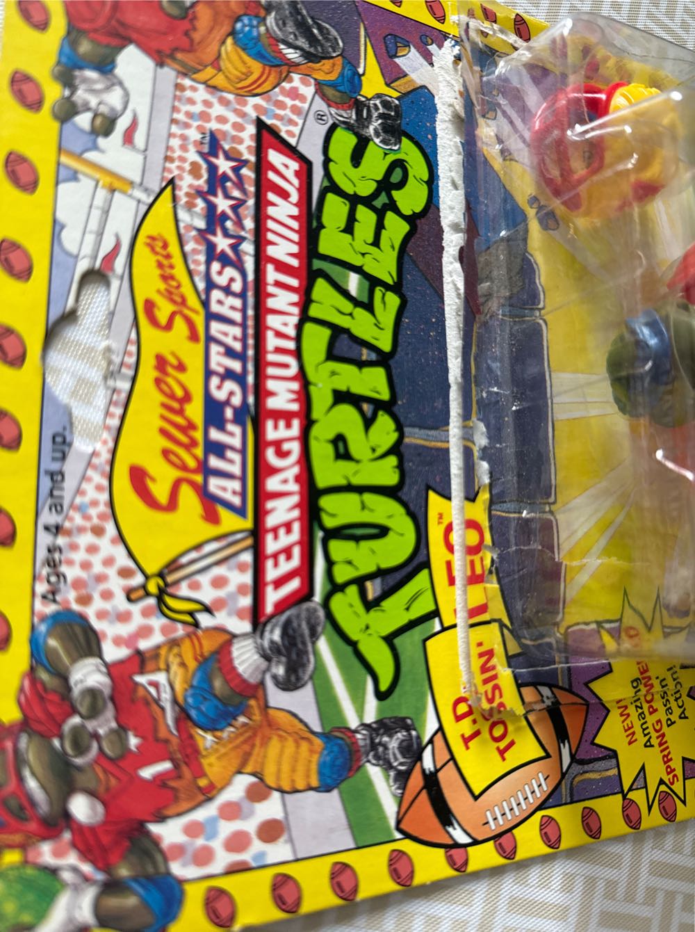 T.D. Tossin’ Leo - Playmates Toys (Teenage Mutant Ninja Turtles (1991)) action figure collectible [Barcode 043377051435] - Main Image 3