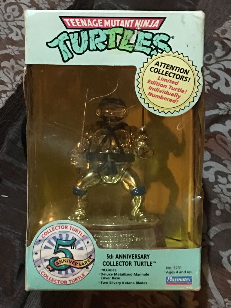 5th Anniversary Leo (gold) - Playmates Toys (Teenage Mutant Ninja Turtles) action figure collectible [Barcode 043377052319] - Main Image 1
