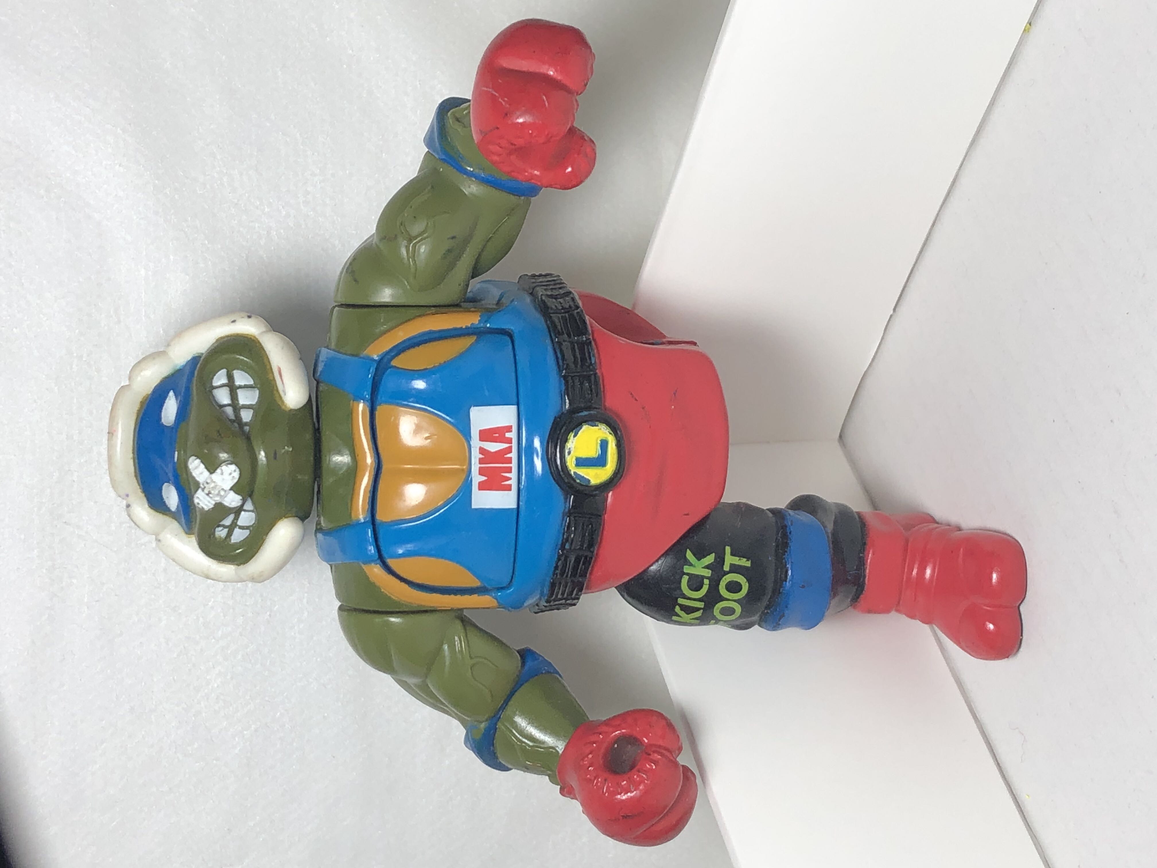 TMNT - Kowabunga Kickboxin’ Leo - Playmates Toys (Teenage Mutant Ninja Turtles) action figure collectible [Barcode 043377052418] - Main Image 4