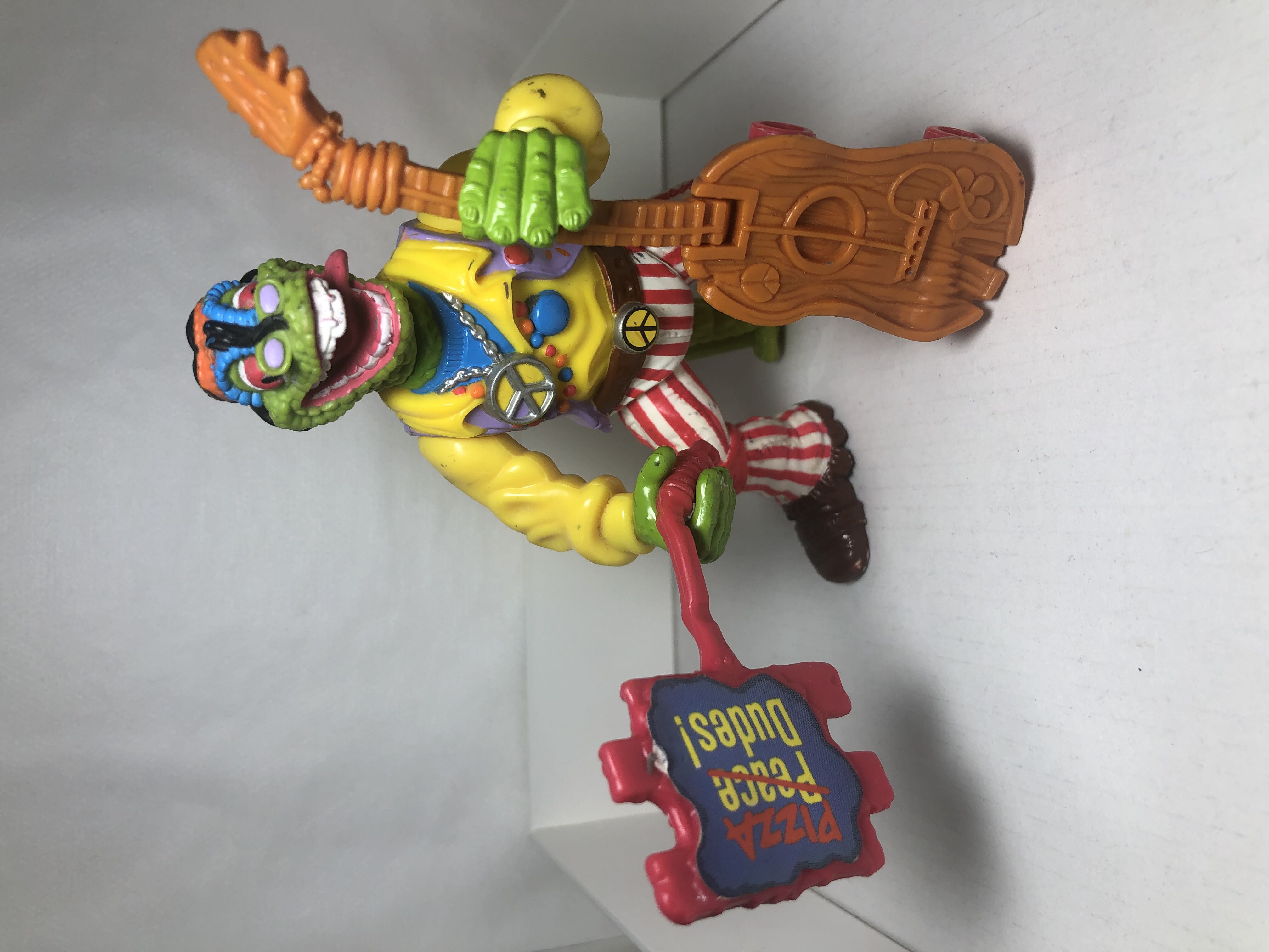 Rock’n Roll Mondo Gecko - Playmates Toys (Teenage Mutant Ninja Turtles) action figure collectible [Barcode 043377052937] - Main Image 4