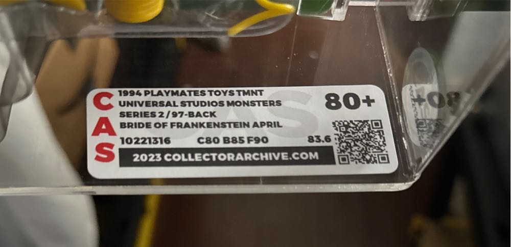 Bride Of Frankenstein April (Yellow Weapons) - Playmates Toys (Teenage Mutant Ninja Turtles (1994)) action figure collectible [Barcode 043377054283] - Main Image 3