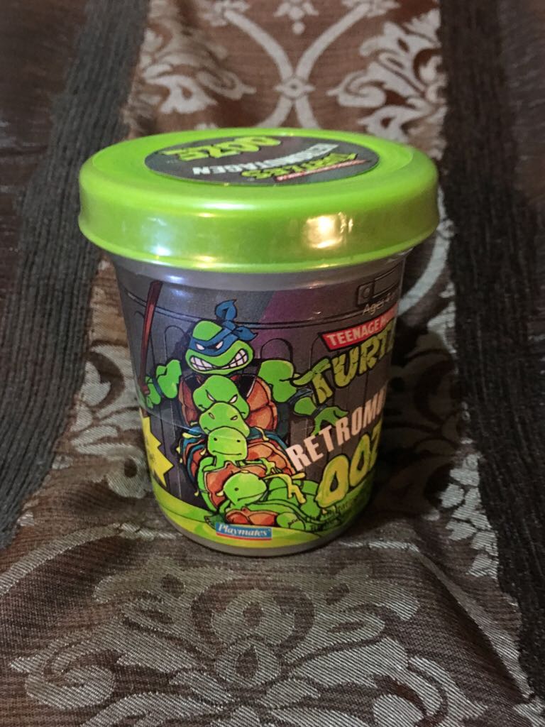 Retromutagen Ooze - Playmates Toys (Teenage Mutant Ninja Turtles) action figure collectible [Barcode 043377055310] - Main Image 1