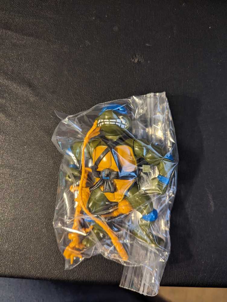 Sword Slicin’ Leonardo - Playmates Toys (Teenage Mutant Ninja Turtles (1990)) action figure collectible [Barcode 043377056119] - Main Image 3