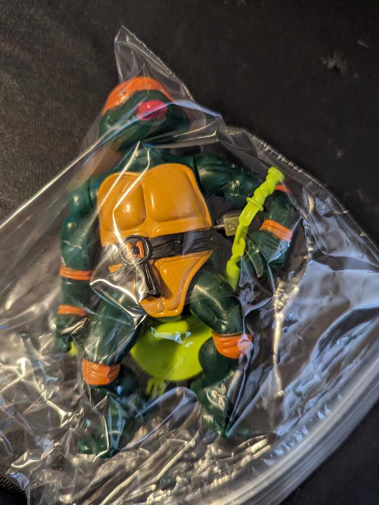 Rock N Roll Michaelangelo - Playmates Toys (Teenage Mutant Ninja Turtles (1989)) action figure collectible [Barcode 043377056140] - Main Image 3