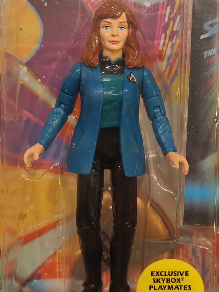 Dr. Beverly Crusher (Red Accessories) - Playmates (Star Trek: The Next Generation) action figure collectible [Barcode 043377060192] - Main Image 3