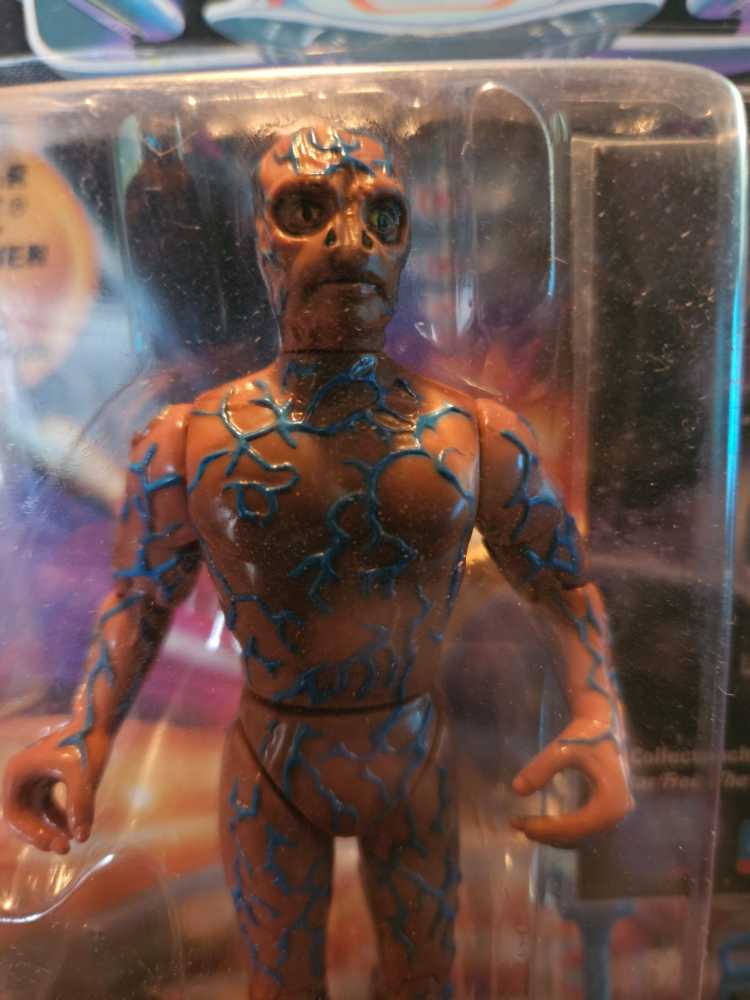 STTNG: Lt. Commander Laforge (Tarchannen III Alien) - Playmates (Star Trek: The Next Generation) action figure collectible [Barcode 043377060338] - Main Image 4