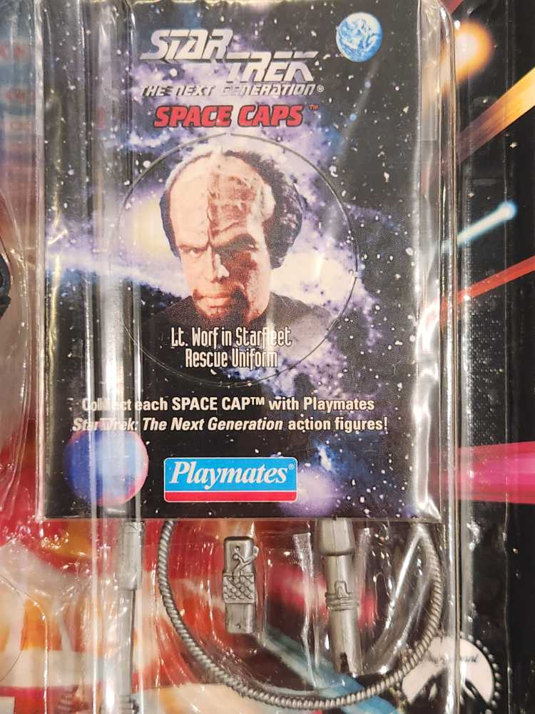 Worf (Starfleet Rescue Outfit) - Playmates (Star Trek: The Next Generation) action figure collectible [Barcode 043377060369] - Main Image 4