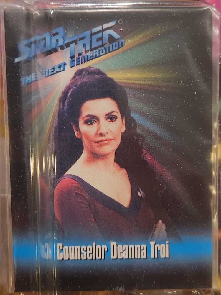 Star Trek TNG: Counselor Deanna Troi - Second Season Uniform - Playmates (Star Trek: The Next Generation) action figure collectible [Barcode 043377060765] - Main Image 4