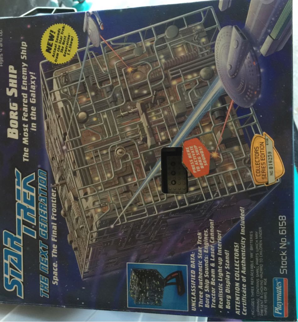 BORG Ship - Star Trek: The Next Generation - Playmates (Star Trek: The Next Generation) action figure collectible [Barcode 043377061588] - Main Image 1