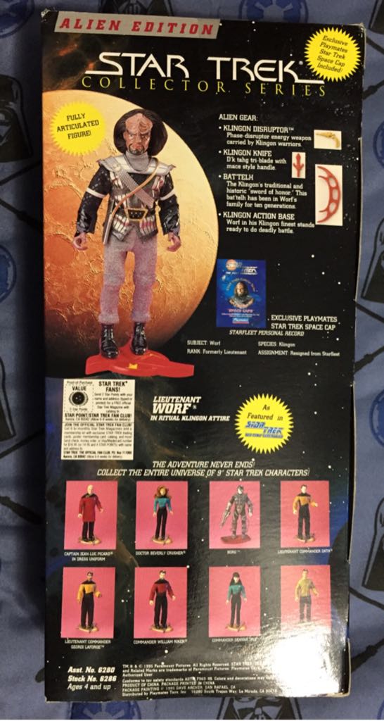 Star Trek 9” Figure - Lt. Worf In Ritual Klingon Attire - Playmates Toys (Star Trek Collector Series) action figure collectible [Barcode 043377062868] - Main Image 2