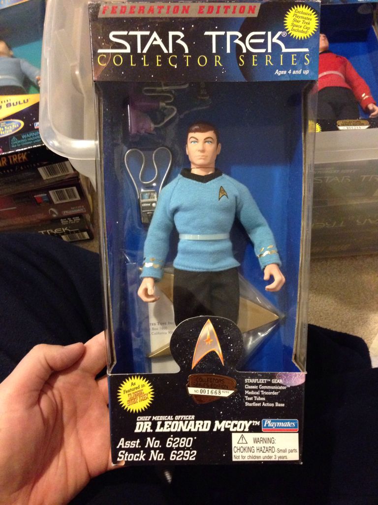Dr. Leonard McCoy - Playmates Toys (Star Trek TOS) action figure collectible [Barcode 043377062929] - Main Image 2