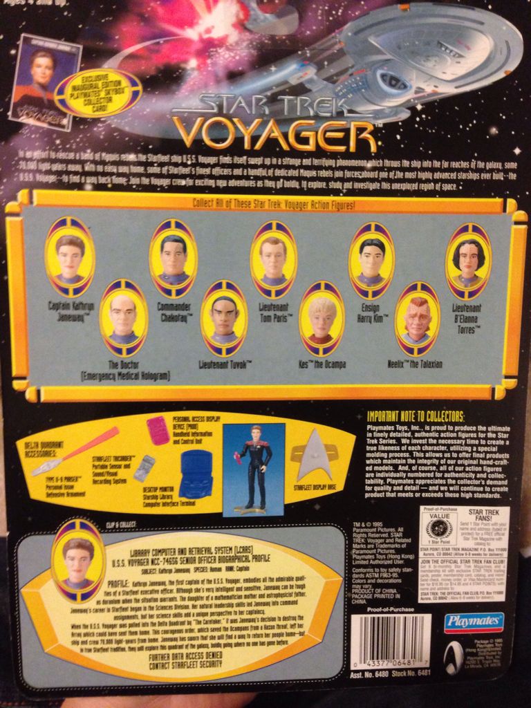 Star Trek: Voyager - Captain Kathryn Janeway Figure - Playmates (Star Trek Voyager) action figure collectible [Barcode 043377064817] - Main Image 2