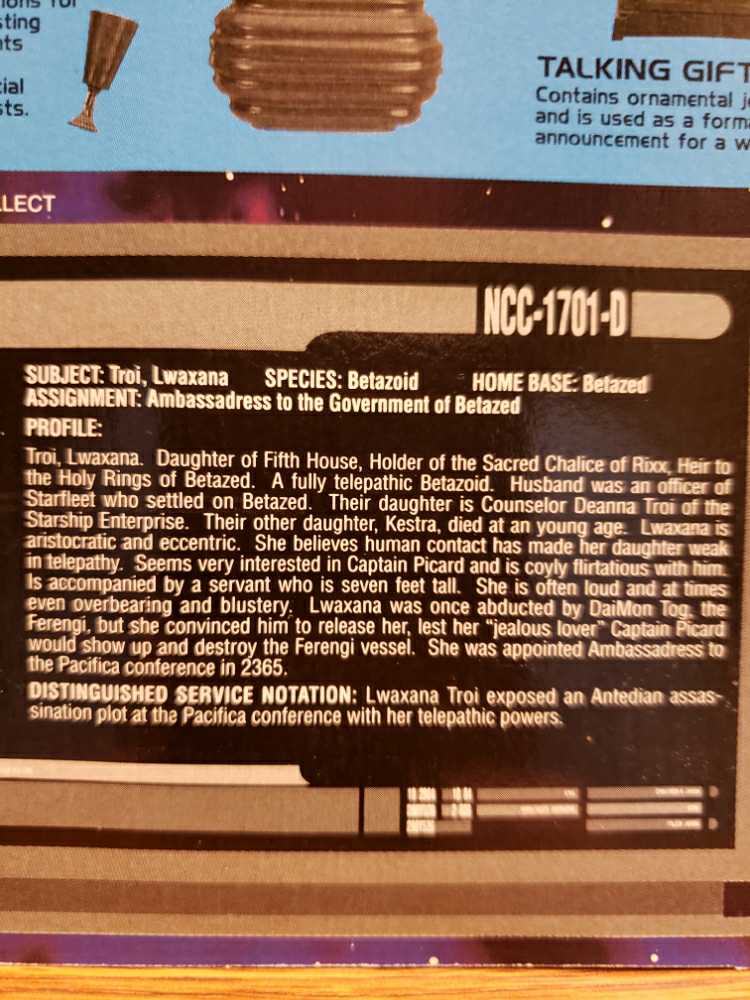 Lwaxana Troi - Playmates (Star Trek) action figure collectible [Barcode 043377069676] - Main Image 3