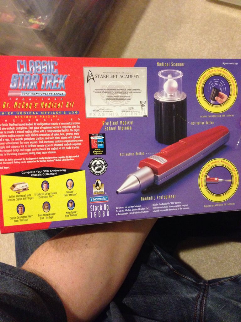 Dr. McCoy Medical Kit - Playmates Toys (Star Trek - The Original Series) action figure collectible [Barcode 043377160885] - Main Image 2