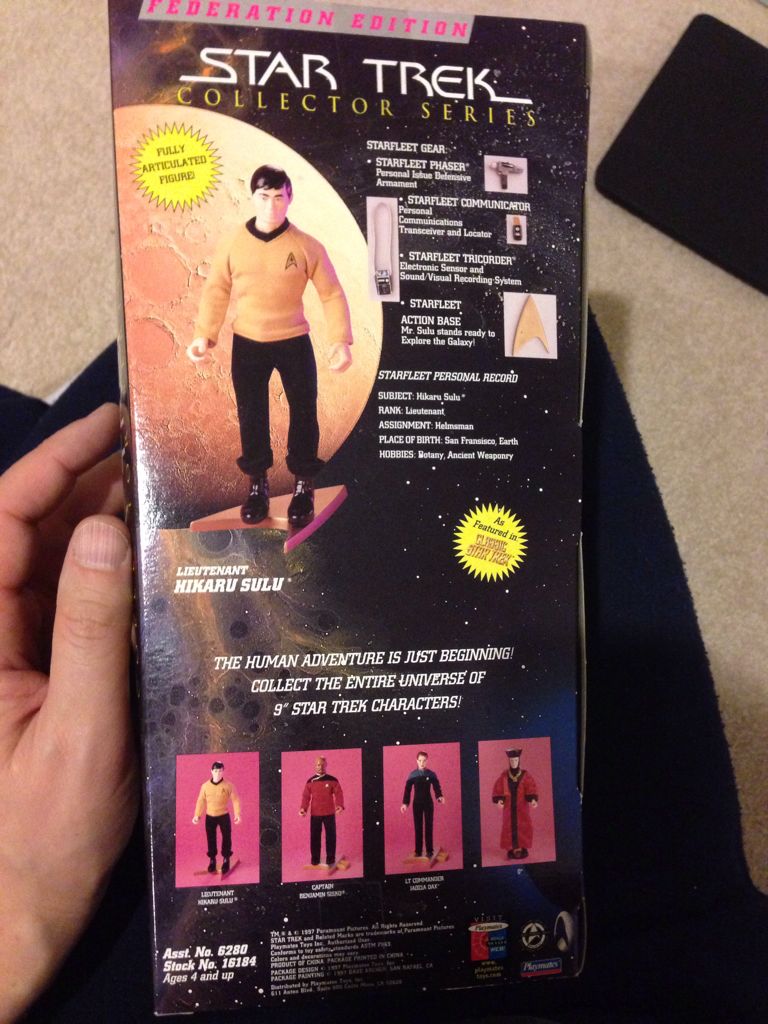 Lieutenant Hikaru Sulu - Playmates Toys (Star Trek: Collector Series) action figure collectible [Barcode 043377161844] - Main Image 2