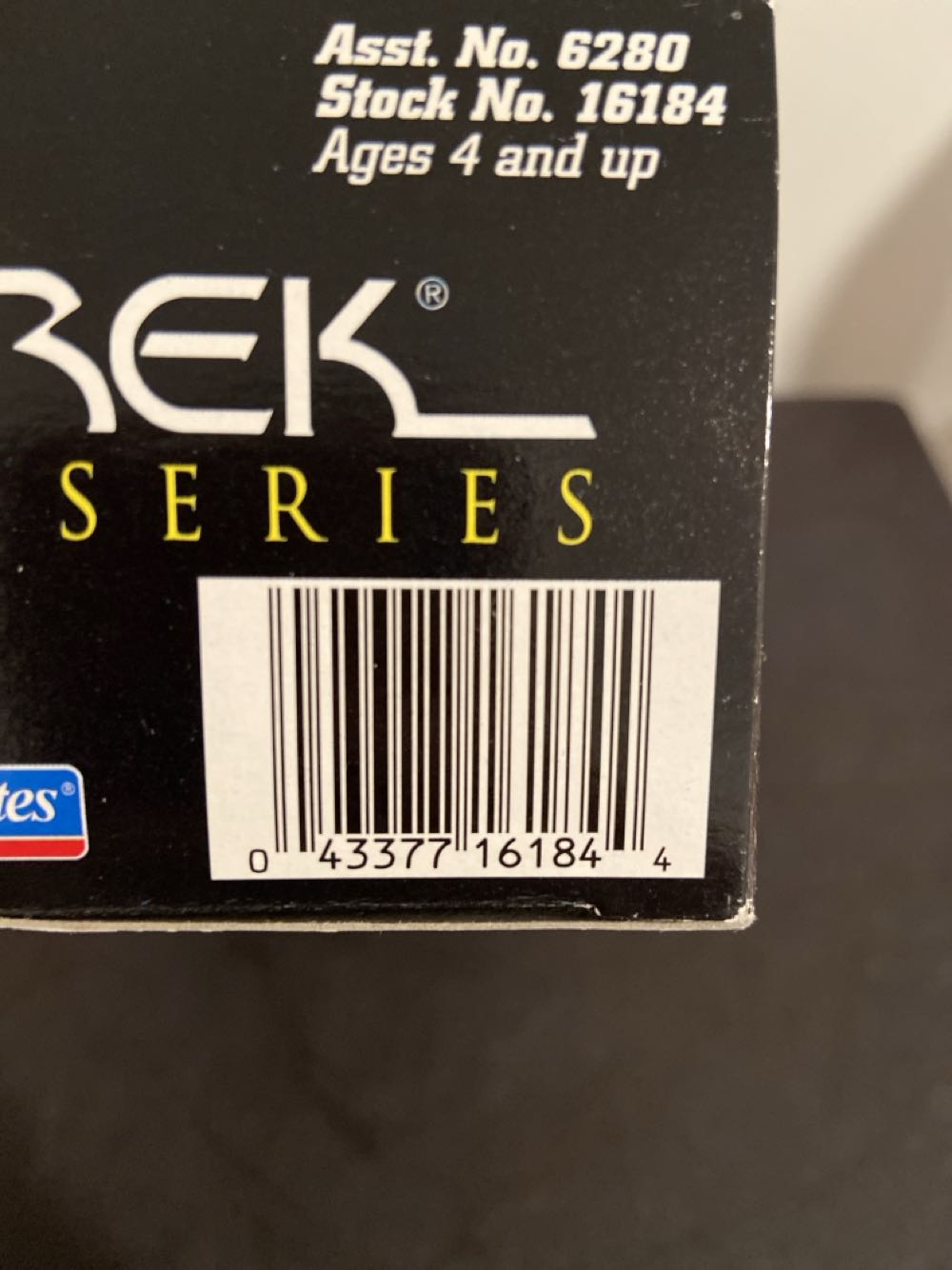 Lieutenant Hikaru Sulu - Playmates Toys (Star Trek: Collector Series) action figure collectible [Barcode 043377161844] - Main Image 4