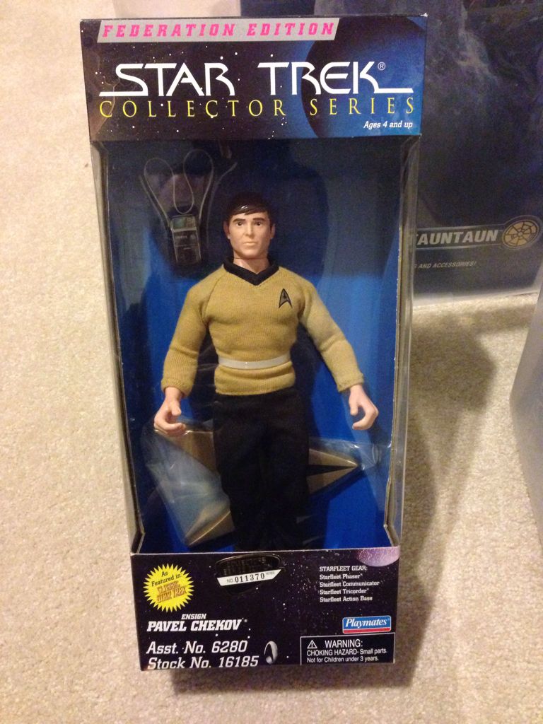 Pavel Chekhov - Playmates Toys (Star Trek Collector Series) action figure collectible [Barcode 043377161851] - Main Image 1