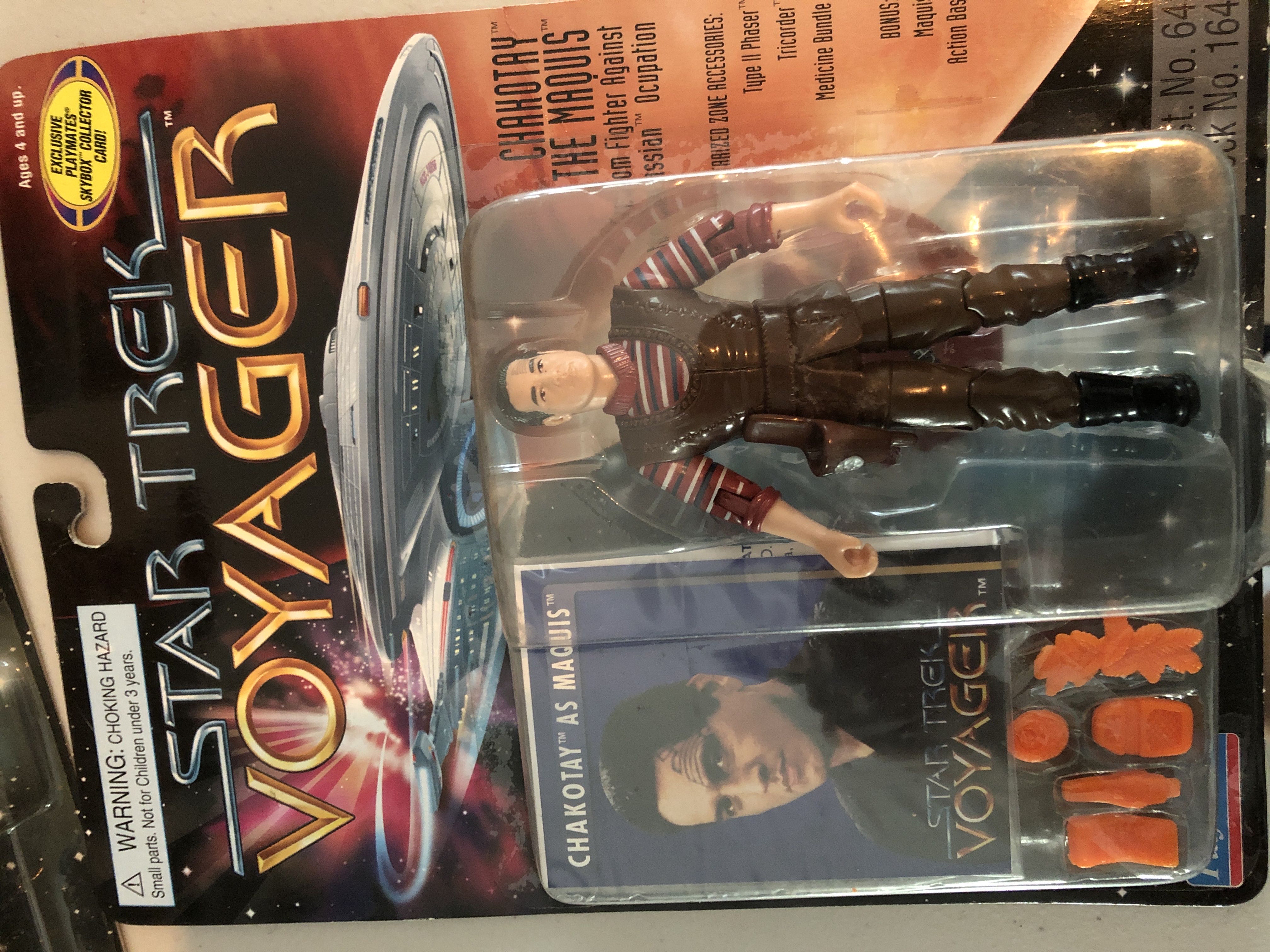 Star Trek Voyager - Chakotay The Maquis - Playmates (Star Trek Voyager) action figure collectible [Barcode 043377164661] - Main Image 2