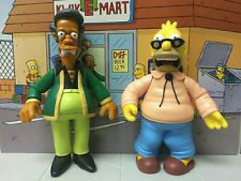 The Kwik-E-Mart Diorama  action figure collectible [Barcode 043377437628] - Main Image 2