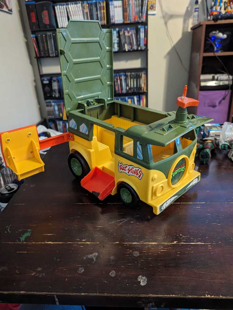 TMNT - Turtle Party Wagon  (Teenage Mutant Ninja Turtles 25th Anniversary) action figure collectible [Barcode 043377549895] - Main Image 4