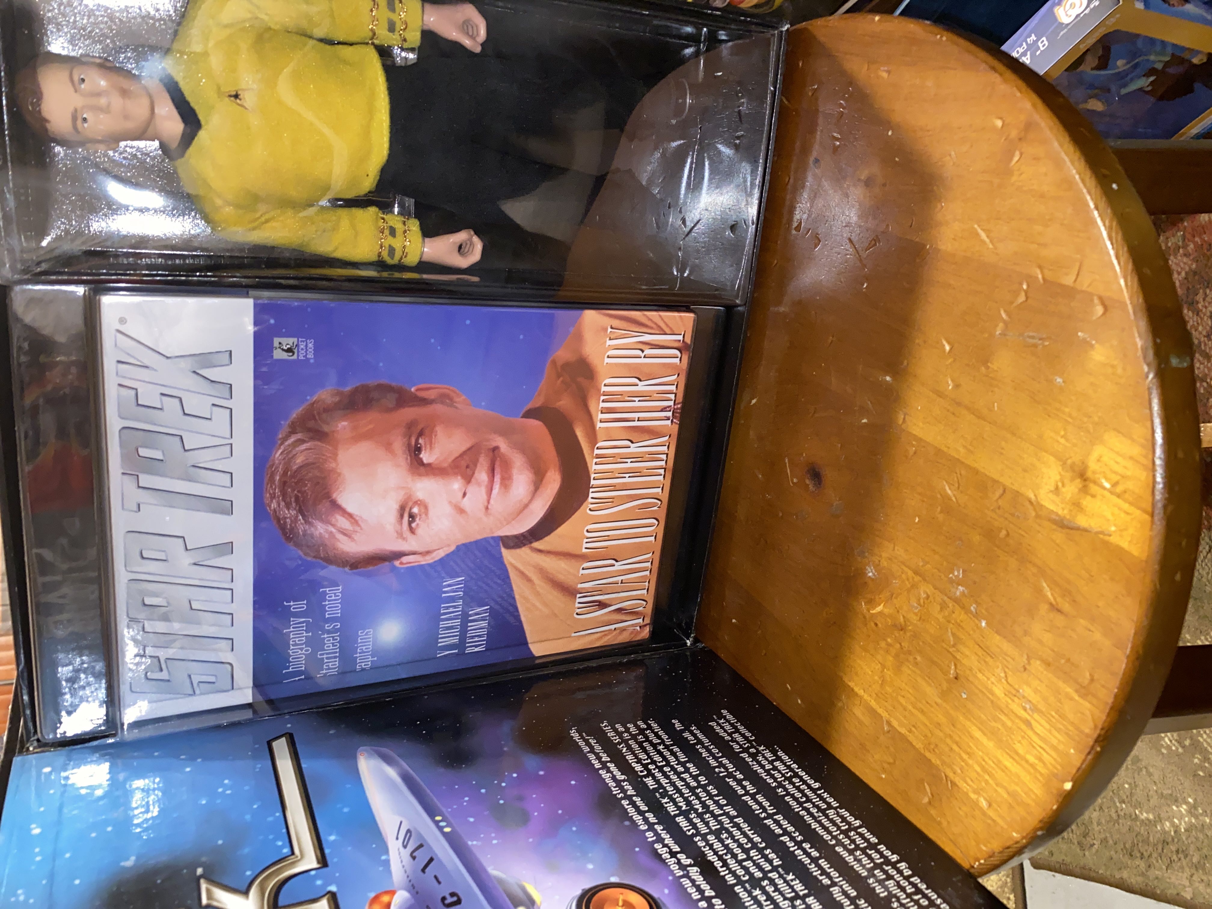 Captain James T Kirk 12’ figure - Playmates (Star Trek Masterpiece Edition) action figure collectible [Barcode 043377650423] - Main Image 2