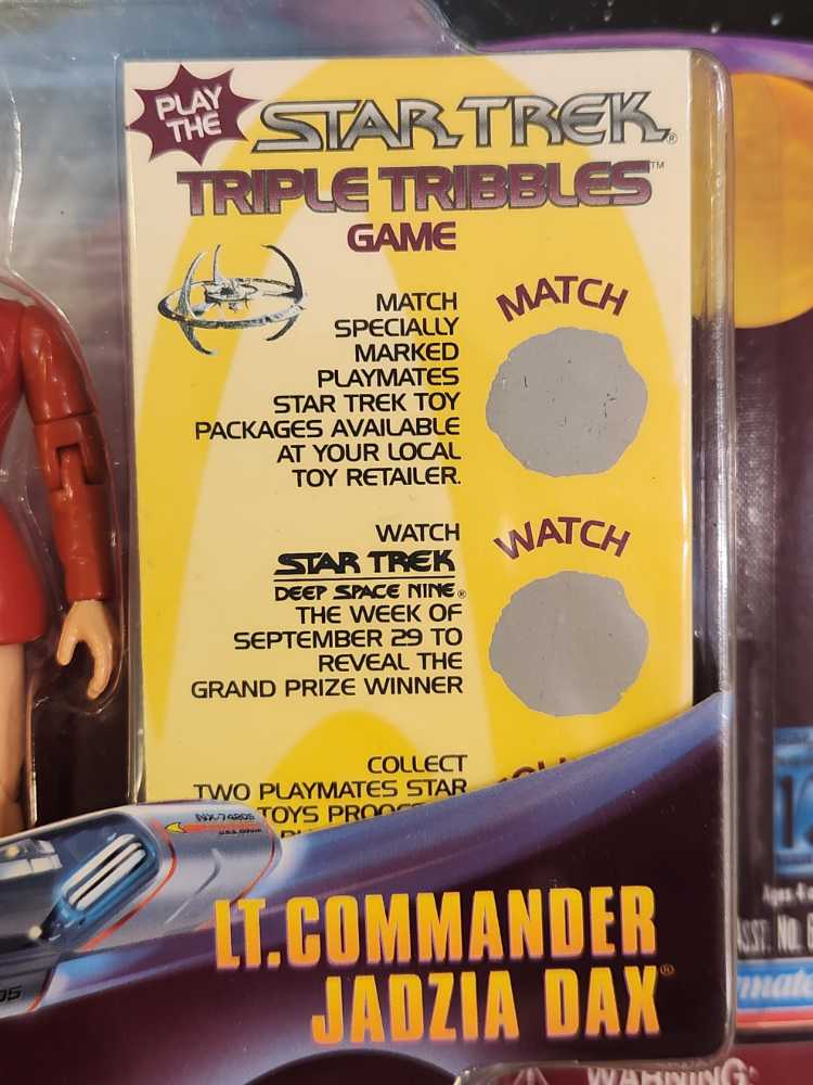 Star Trek: Deep Space Nine - Lieutenant Commander Jadzia Dax (Classic Uniform) - Playmates (Star Trek DS9) action figure collectible [Barcode 043377651086] - Main Image 4