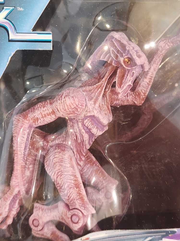 Star Trek Harry Kim & Species 8472 Twin Pack - Playmates (Multi-Packs & Boxed Sets) action figure collectible [Barcode 043377651925] - Main Image 3