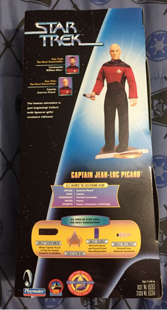 Captain Jean-Luc Picard (Spencer Exclusive) - Playmates Toys (Star Trek Exclusive) action figure collectible [Barcode 043377652649] - Main Image 2