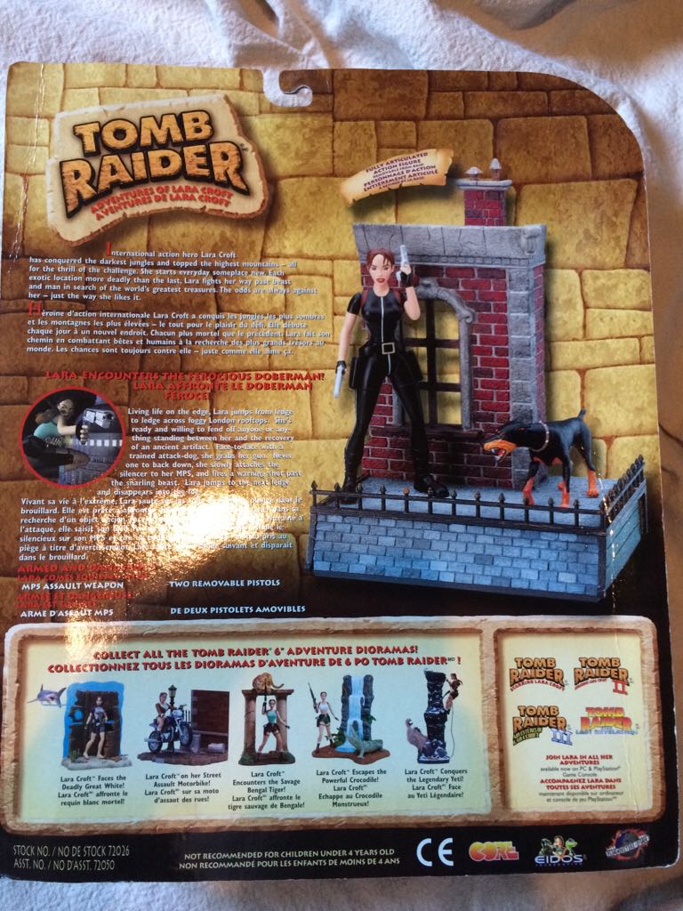 Lara Croft Encounters the Ferocious Doberman - Eidos / Core Design (Video games; Tomb Raider; Lara Croft; adventure) action figure collectible [Barcode 043377720263] - Main Image 2
