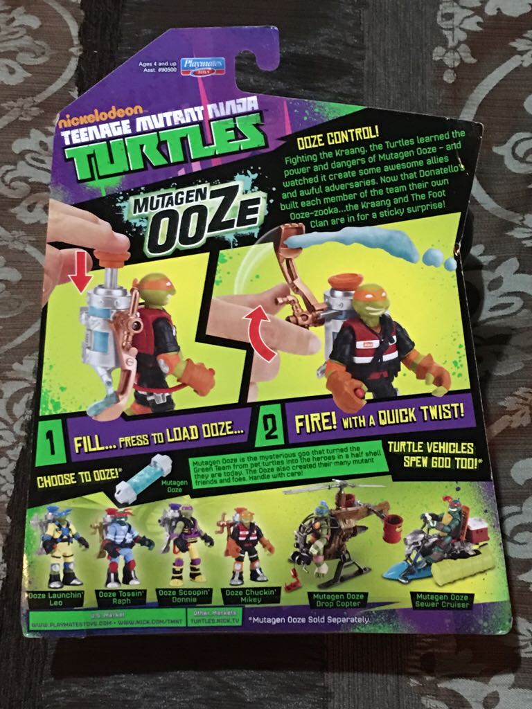 Ooze Chuckin’ Mikey - Playmates Toys (Nickelodeon TMNT) action figure collectible [Barcode 043377905394] - Main Image 2