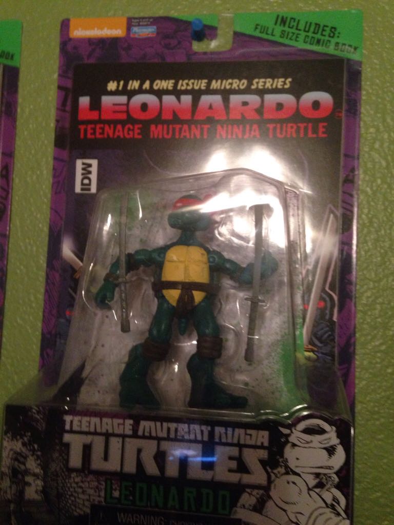 Comic Book Leonardo - Playmates Toys (Teenage Mutant Ninja Turtles: 2012) action figure collectible [Barcode 043377905714] - Main Image 2