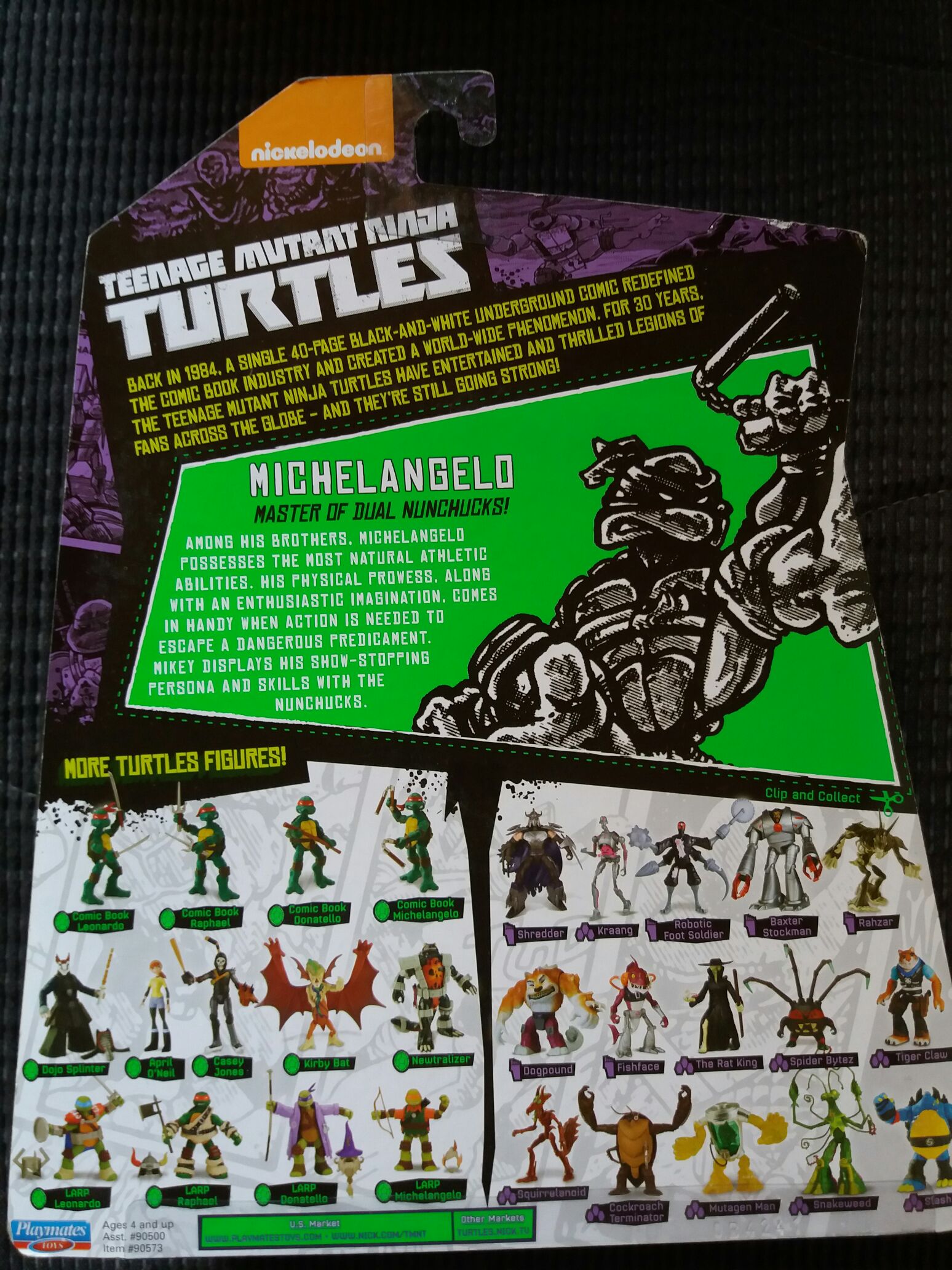 Comic Book Michelangelo - Playmates Toys (Teenage Mutant Ninja Turtles: 2012) action figure collectible [Barcode 043377905738] - Main Image 2