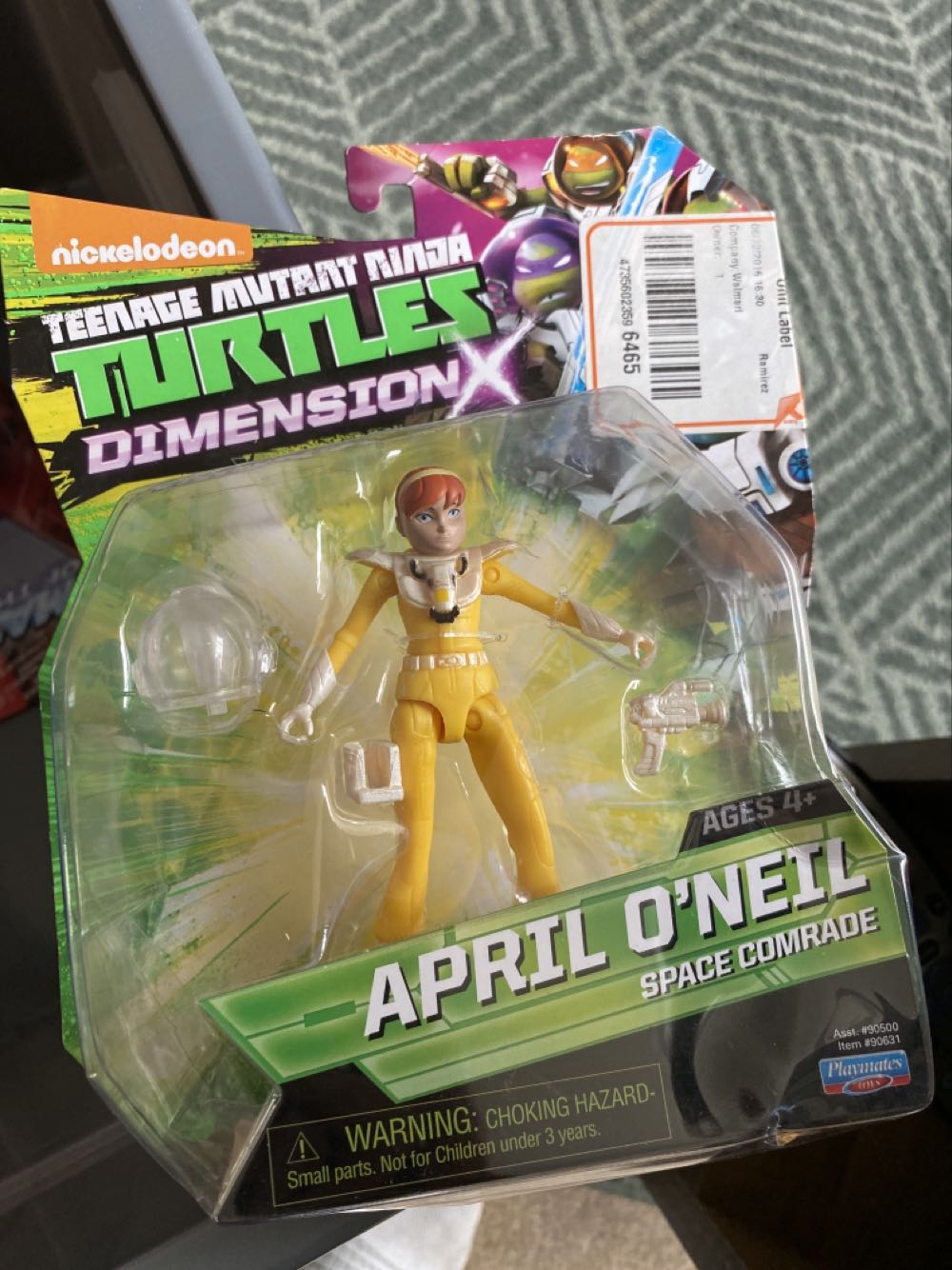 April O’Neil - Playmates Toys (Teenage Mutant Ninja Turtles: 2012) action figure collectible [Barcode 043377906315] - Main Image 3