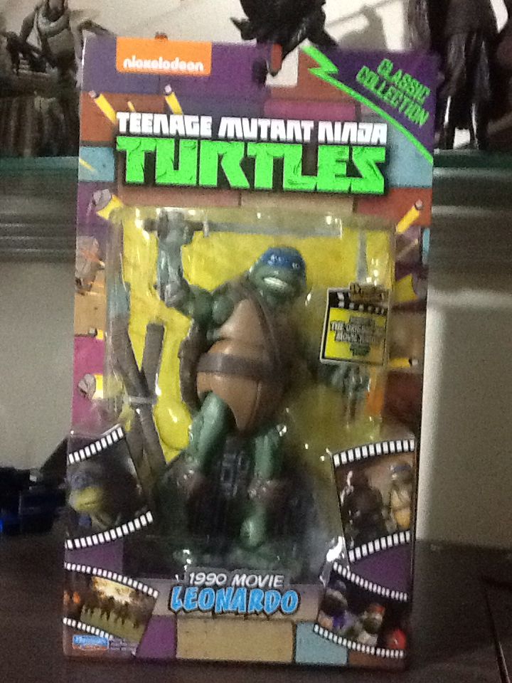 Classic Leonardo (1990 Movie) - Playmates Toys (Teenage Mutant Ninja Turtles) action figure collectible [Barcode 043377910886] - Main Image 2
