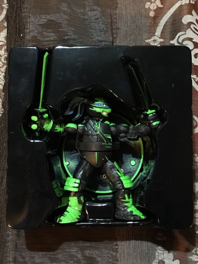 Leonardo - Playmates (Teenage Mutant Ninja Turtles (2012)) action figure collectible [Barcode 043377913214] - Main Image 2