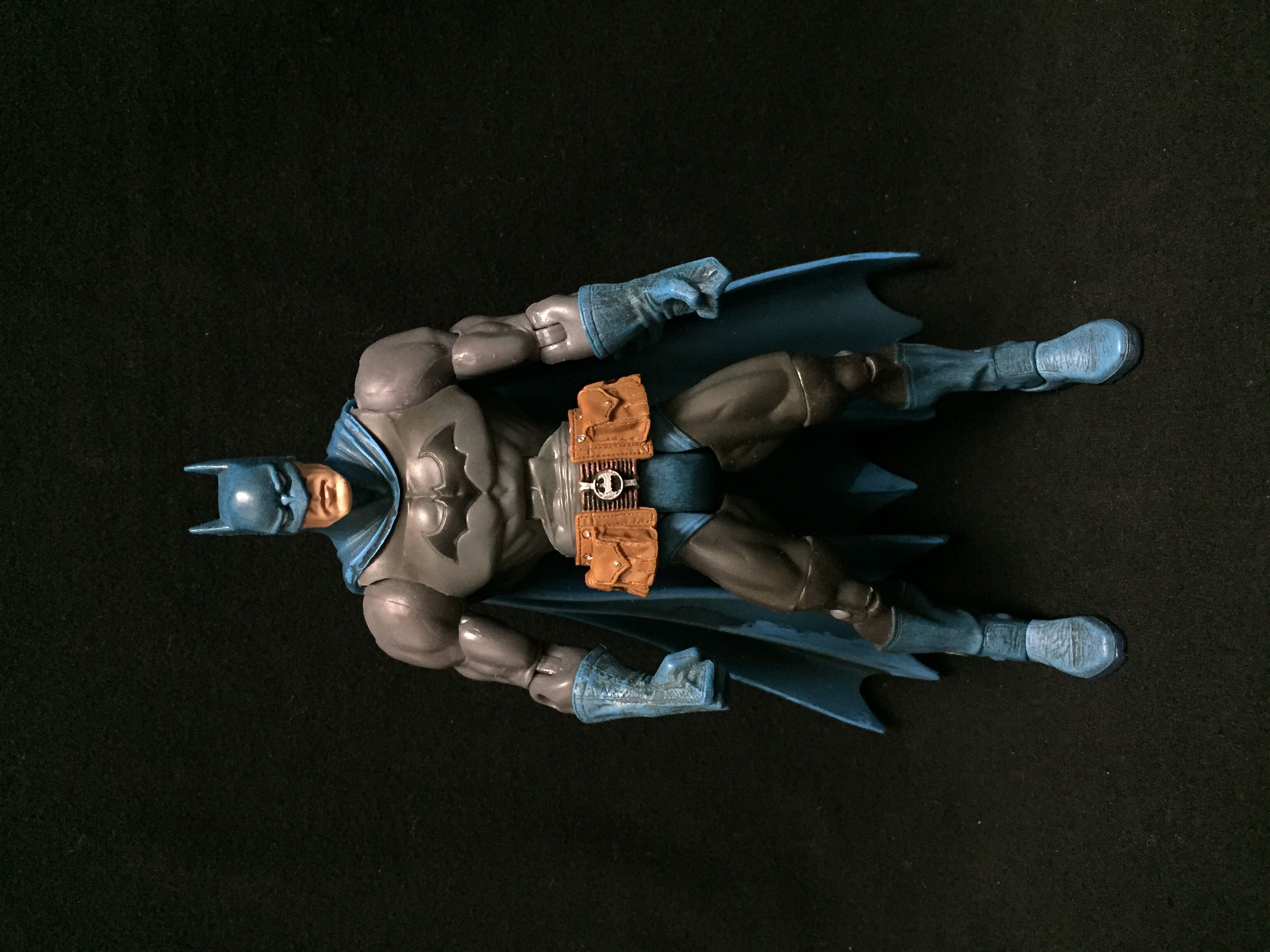 Batman (DCSH 3) - Mattel (DC Universe Select Sculpt Series) action figure collectible [Barcode 027084302837] - Main Image 3