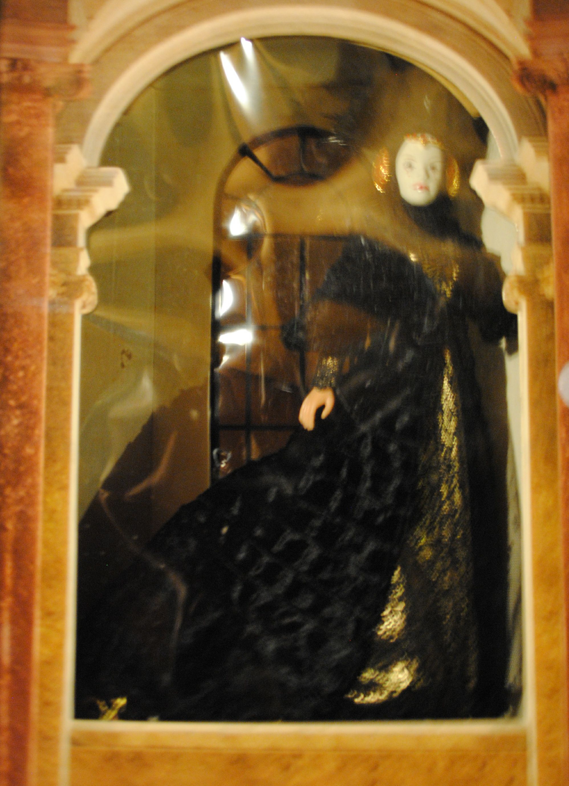 Phantom Menace12 inch figure Queen Amidala Black Travel Gown - Hasbro (Star Wars Episode I The Phantom Menace) action figure collectible [Barcode 0076281617732] - Main Image 1