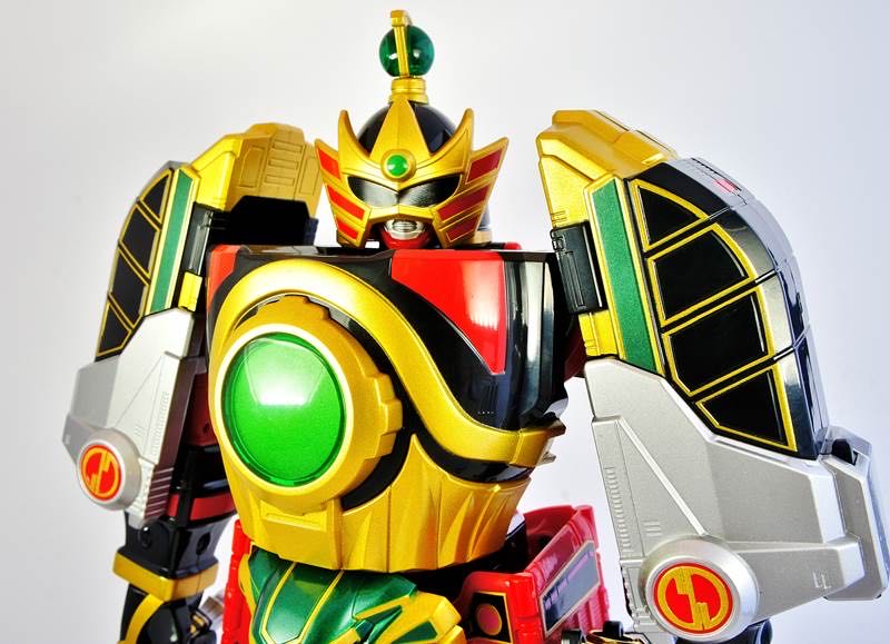 Legacy Collection Thunder Megazord - Bandai (Legacy Collection) action figure collectible [Barcode 045557974015] - Main Image 3