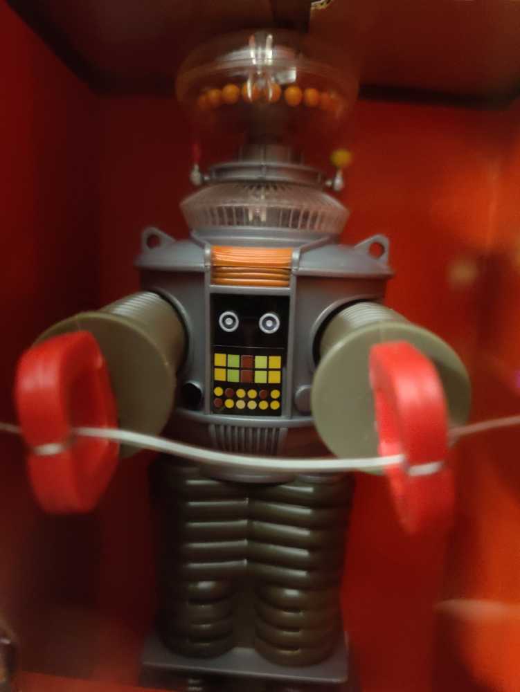 Lost In Space: B-9 Remote Control Robot - Toy Island Manufacturing Comp. (Lost In Space The Classic Series) action figure collectible [Barcode 054682371040] - Main Image 2