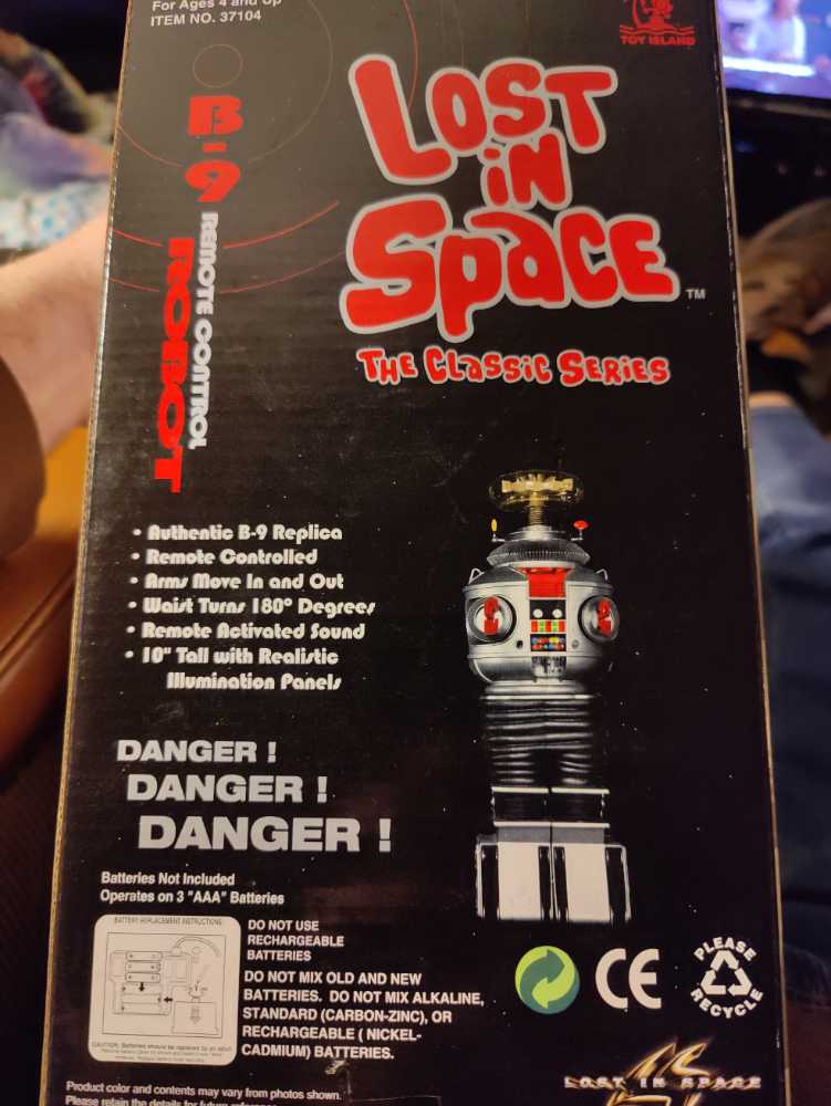 Lost In Space: B-9 Remote Control Robot - Toy Island Manufacturing Comp. (Lost In Space The Classic Series) action figure collectible [Barcode 054682371040] - Main Image 4