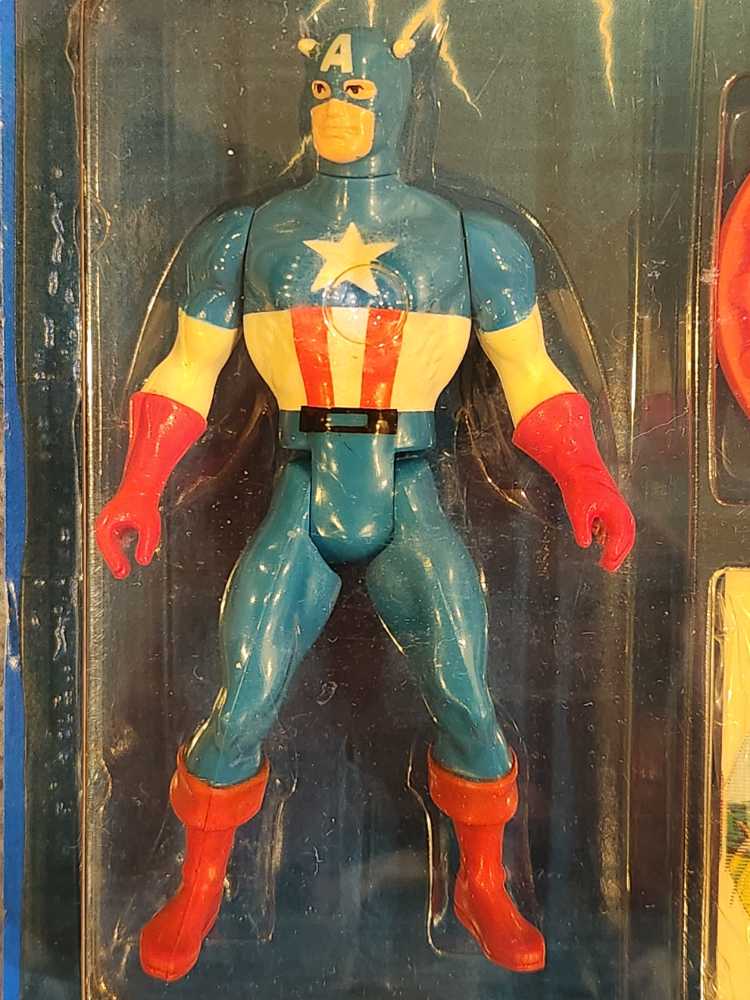 Captain America - Mattel (Marvel Super Heroes Secret Wars) action figure collectible [Barcode 074299072055] - Main Image 3