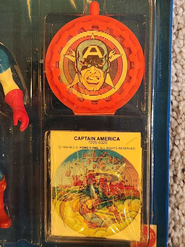 Captain America - Mattel (Marvel Super Heroes Secret Wars) action figure collectible [Barcode 074299072055] - Main Image 4